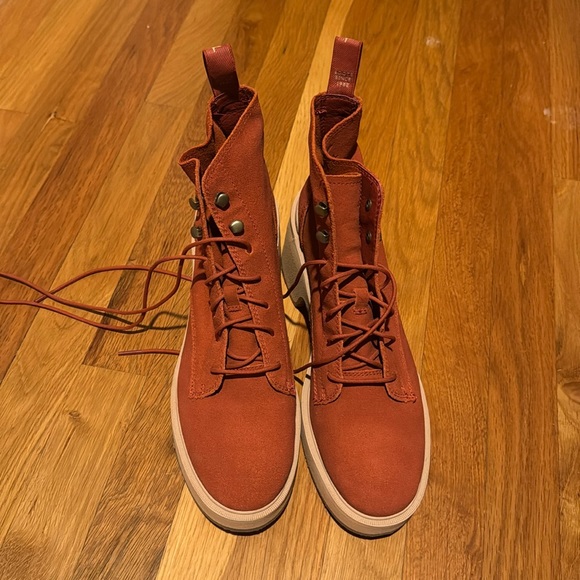 Sorel Hi Line Heel - Picture 1 of 10